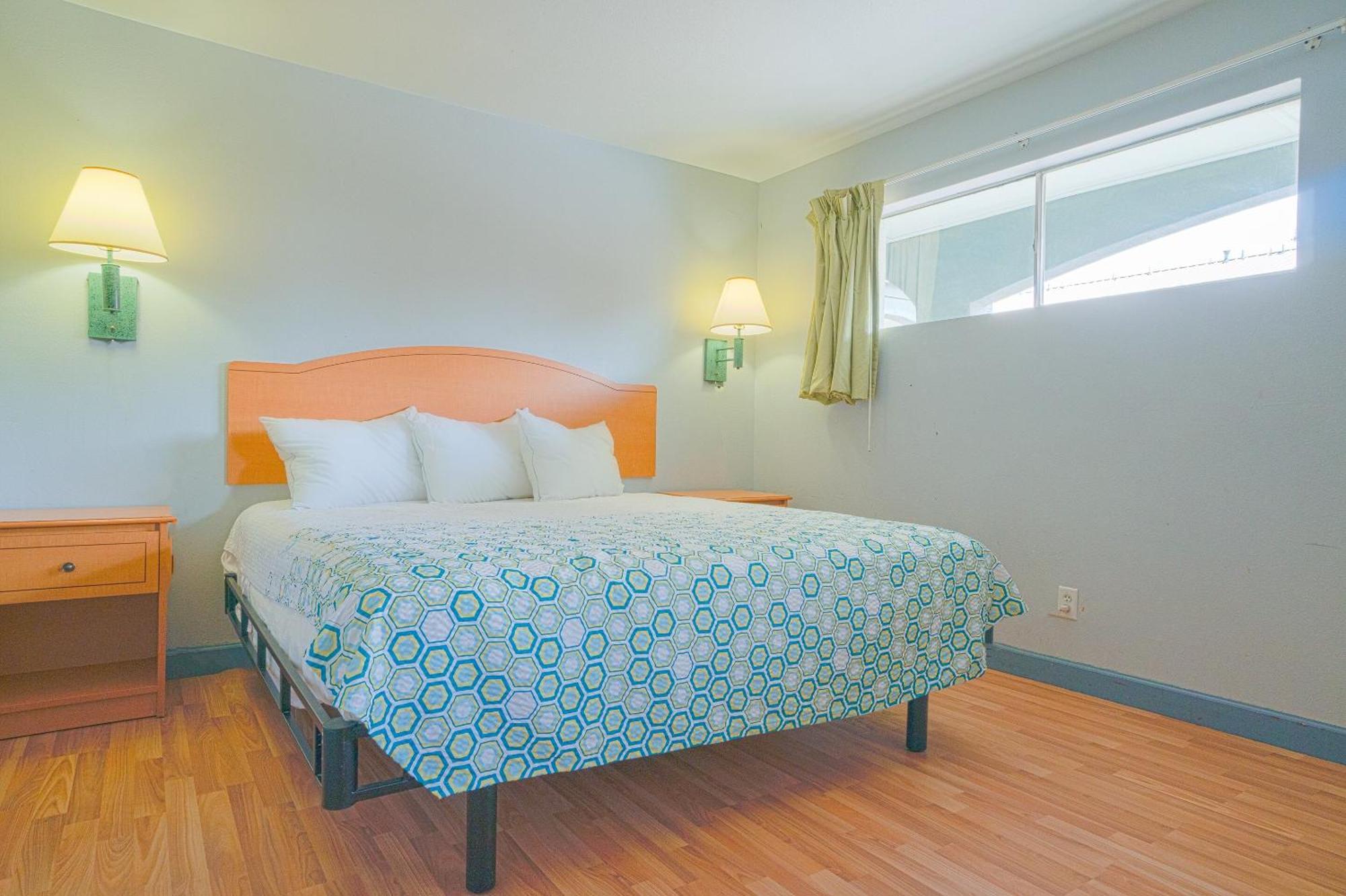 Oyo Hotel Midland Dış mekan fotoğraf