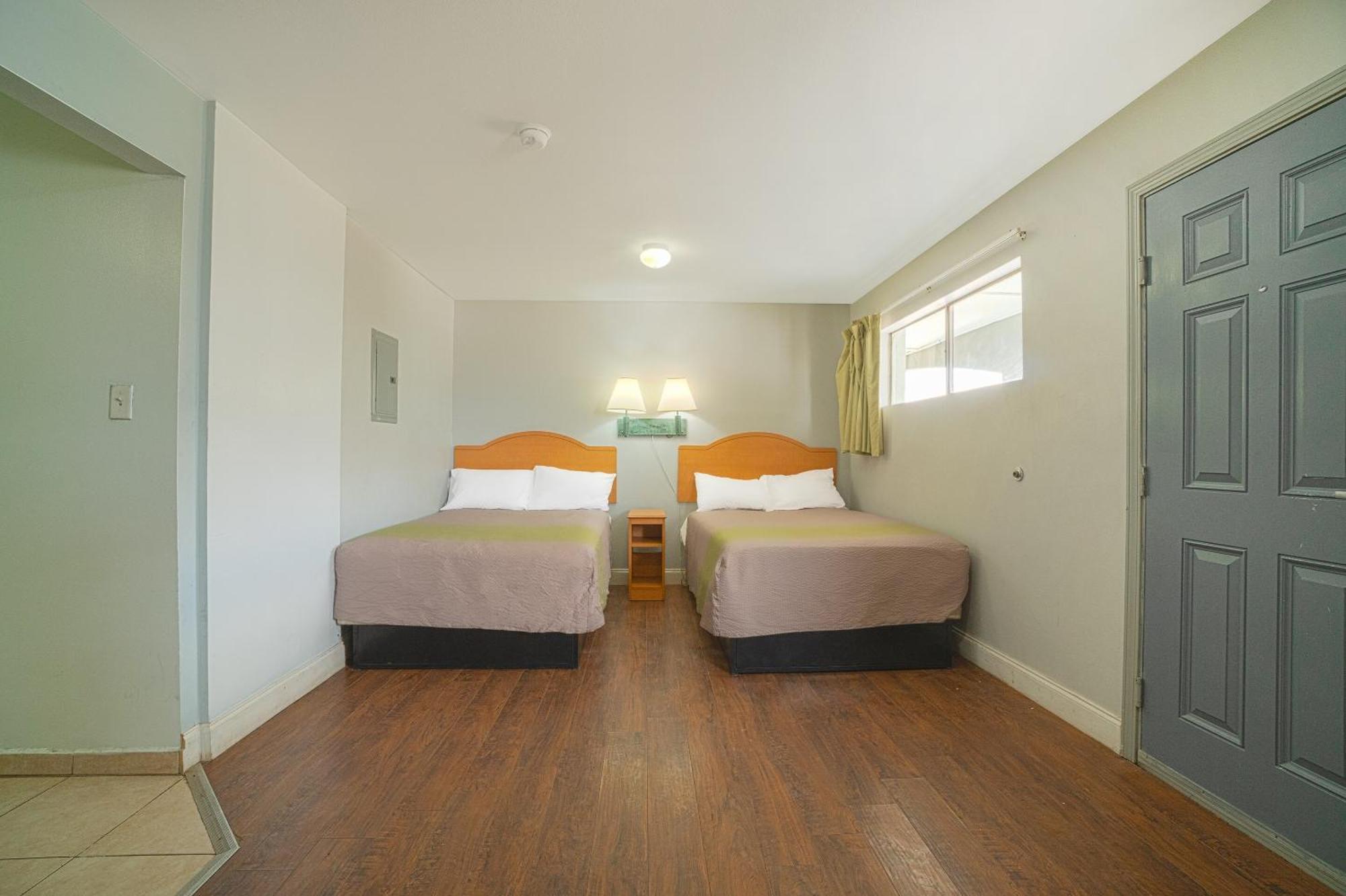 Oyo Hotel Midland Dış mekan fotoğraf