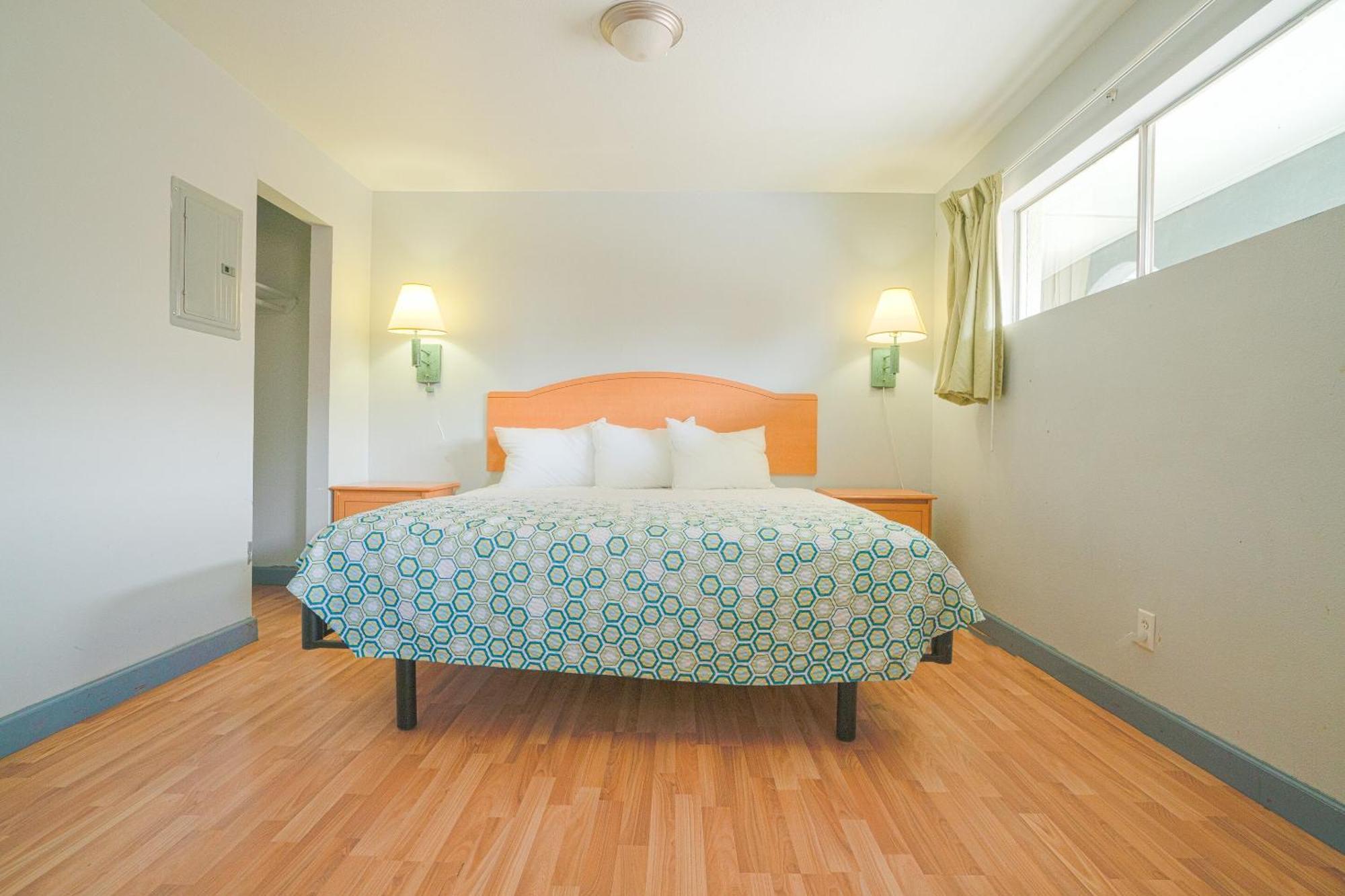 Oyo Hotel Midland Dış mekan fotoğraf